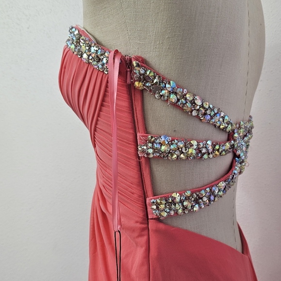 NWT La Femme Coral Embellished Strapless Prom/Pageant Gown Size 2 - Picture 15 of 16